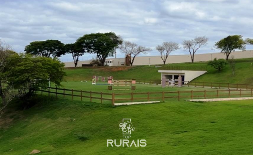 Haras perfeito à venda em condomínio. Porto Feliz-SP.