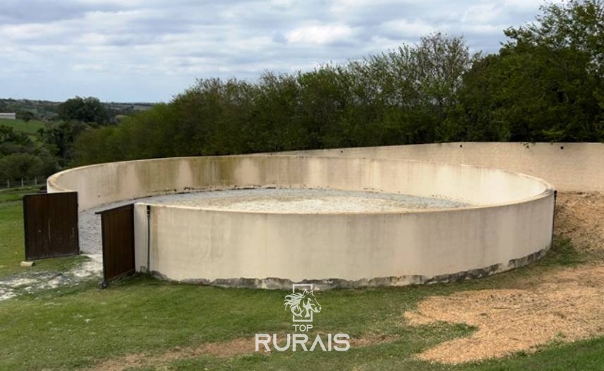 Haras perfeito à venda em condomínio. Porto Feliz-SP.