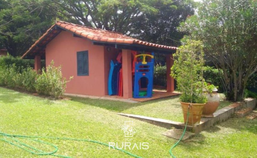 Fazenda à venda na região de Itapetininga.