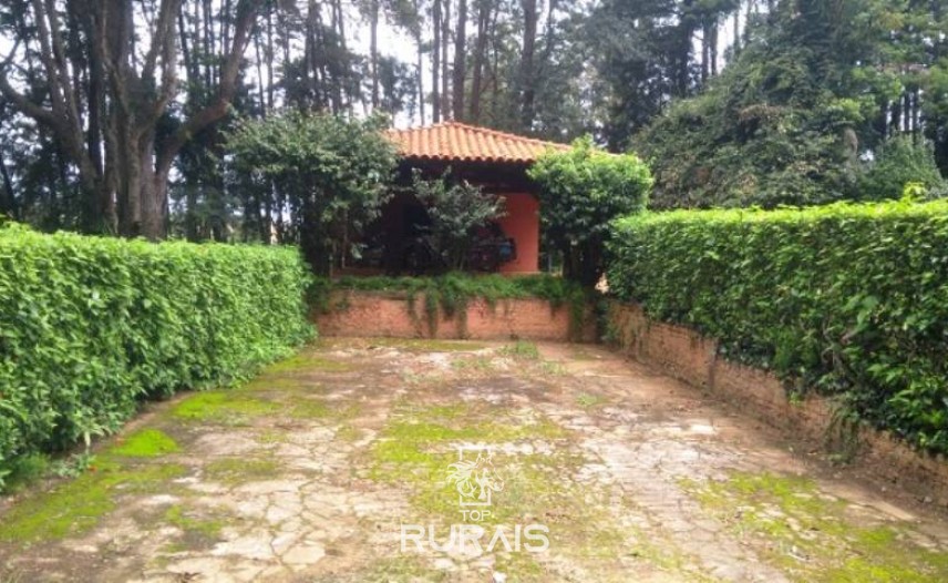 Fazenda à venda na região de Itapetininga.