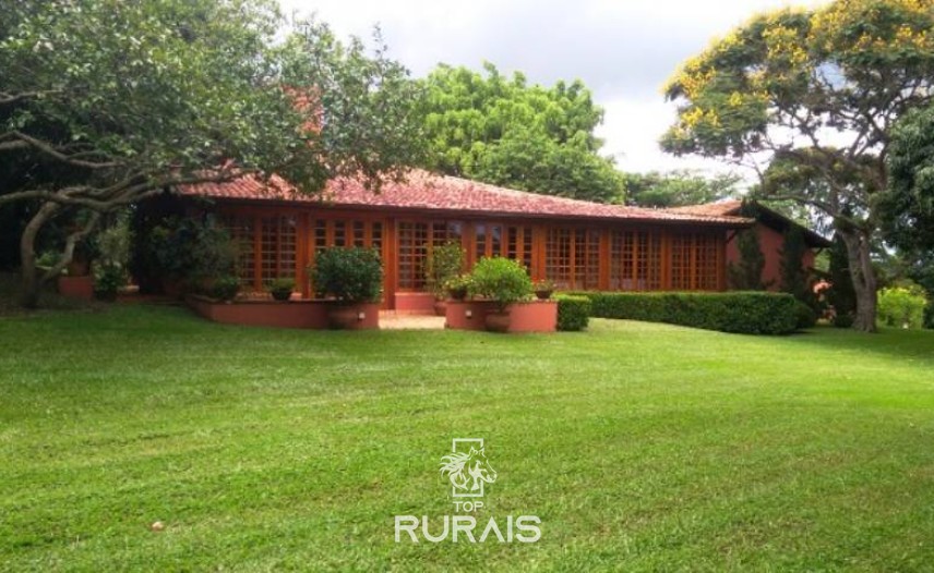 Fazenda à venda na região de Itapetininga.
