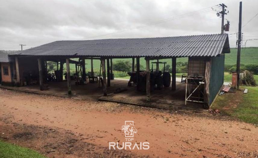 Fazenda à venda na região de Itapetininga.