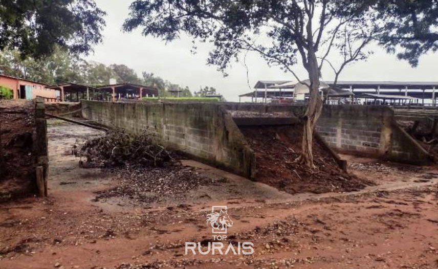 Fazenda à venda na região de Itapetininga.
