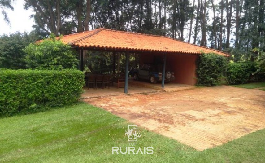 Fazenda à venda na região de Itapetininga.