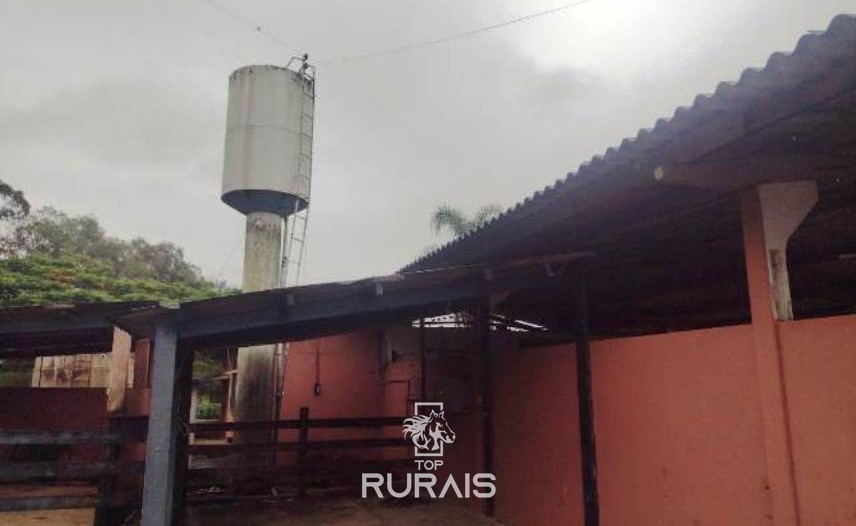 Fazenda à venda na região de Itapetininga.